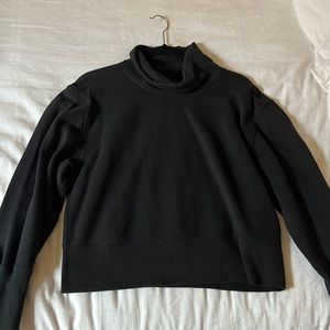 Abercrombie & Fitch cropped turtleneck sweatshirt. Lightly worn. Size M.